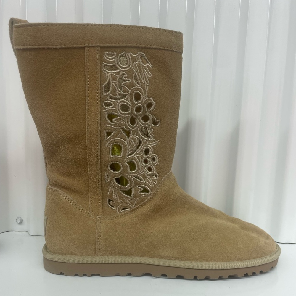 UGG Beige Suede Boots Women’s Size 7